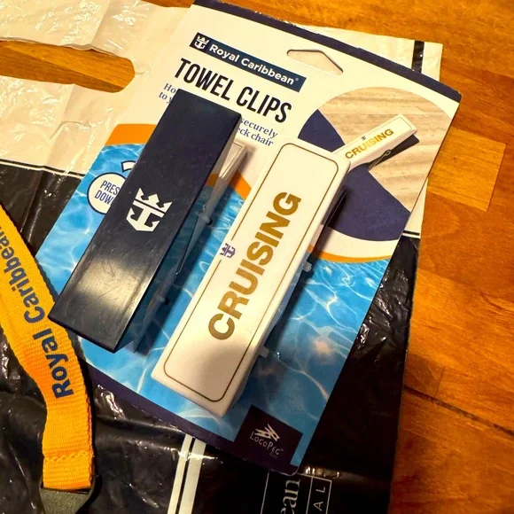 Royal Caribbean Cruise Line GIFT SET Towel Lanyard Chair Clips Shipping Bag NWT - Picture 3 of 8